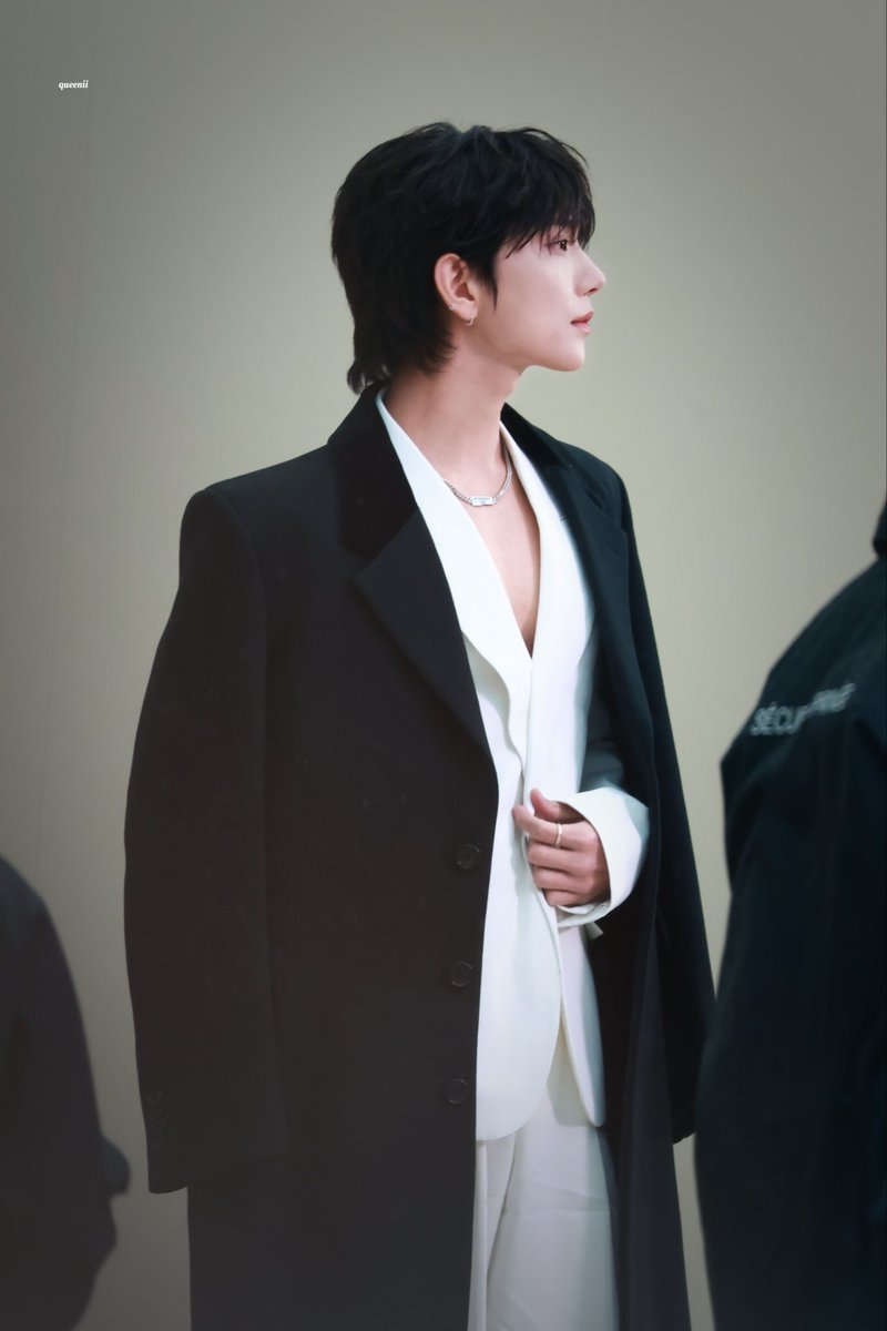 251003 GIVENCHY
#JOSHUA #조슈아 #세븐틴 #SEVENTEEN
#JOSHUAxGIVENCHY 
#GivenchySS26 #ParisFashionWeek 
<a href="/pledis_17/">세븐틴(SEVENTEEN)</a> <a href="/givenchy/">Givenchy</a>