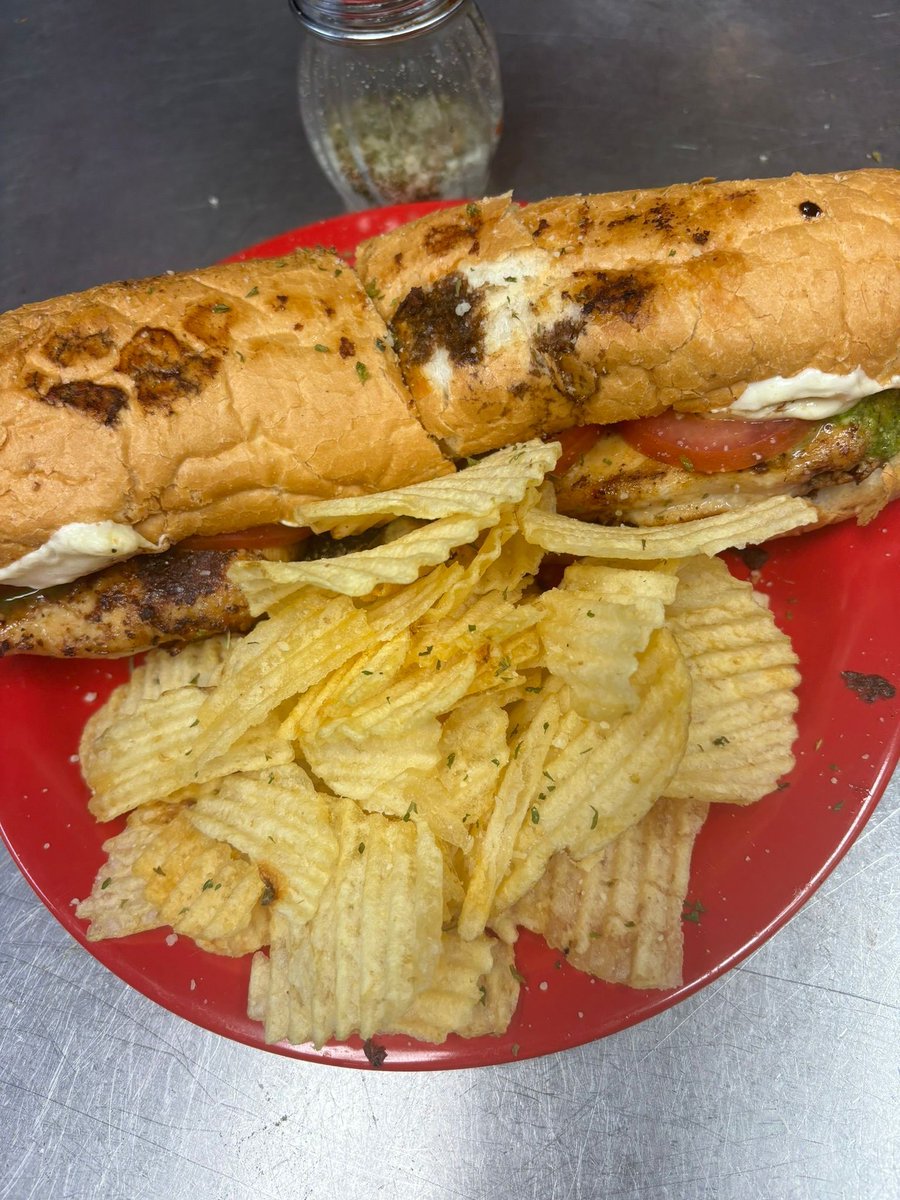 🍕🍻 There’s a reason Red Zeppelin is one of Baton Rouge’s favorite spots to gather! 

RedZeppelinPizza.com 

#RedZeppelin #BatonRougeEats #PizzaAndBeer #LocalFavorites #GoodFoodGoodTimes