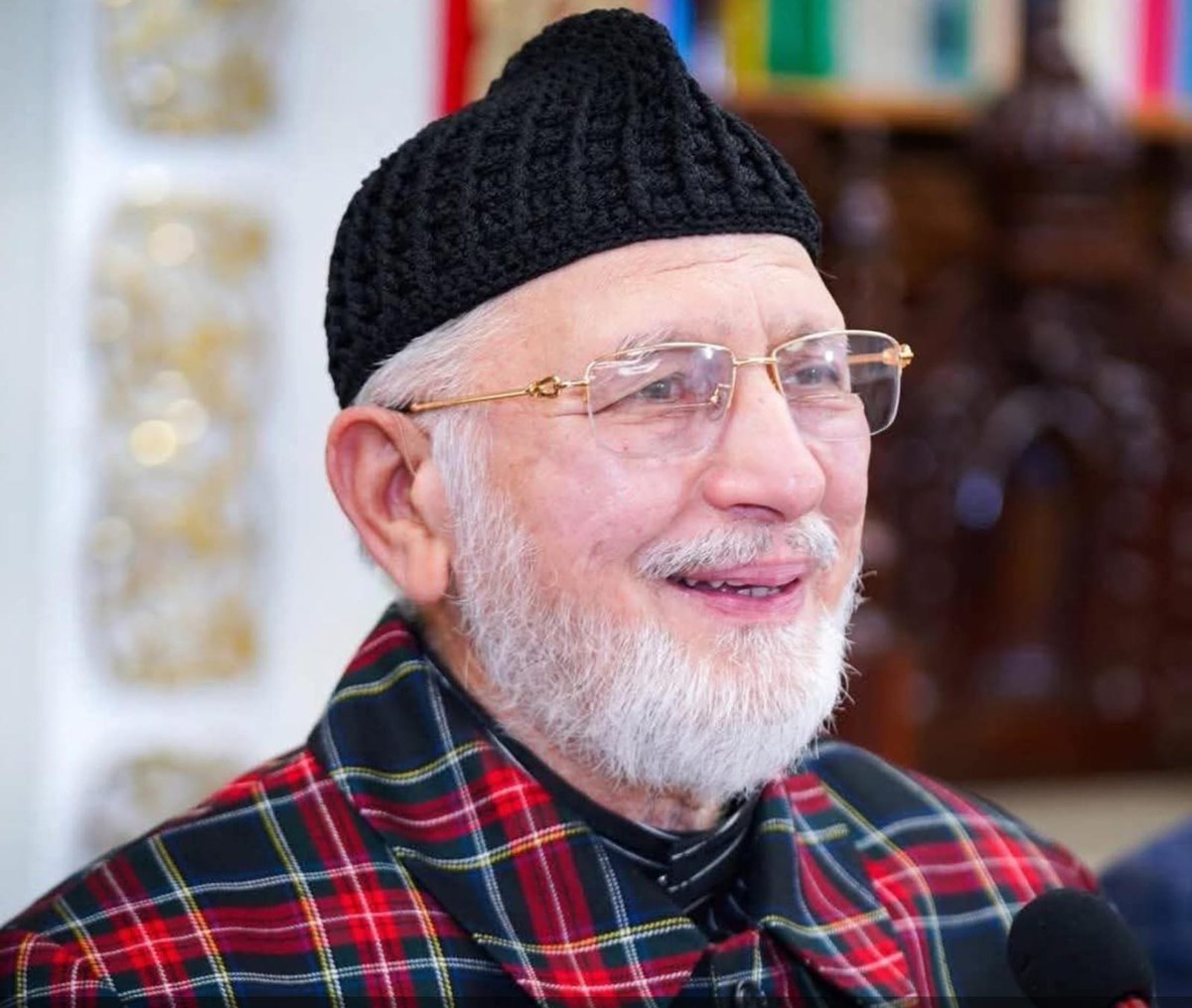 Nisarahmed85491's tweet photo. 💢 *شیخ الاسلام ڈاکٹر محمد طاہرالقادری ، نہ صرف روایتی اسلامی علوم , بلکہ جدید علوم اور معرفت و روحانیت کے عظیم سرچشموں سے سیراب ہیں .. شیخ الاسلام کو عالمی سطح پر ایسی ہمہ جہتی کامیابیاں اور انفرادیت حاصل ہے کہ عرب و عجم کی دنیا کے علماء و مشائخ ، شیخ الاسلام کا نہ صرف احترام https://t.co/X498EqMCwv