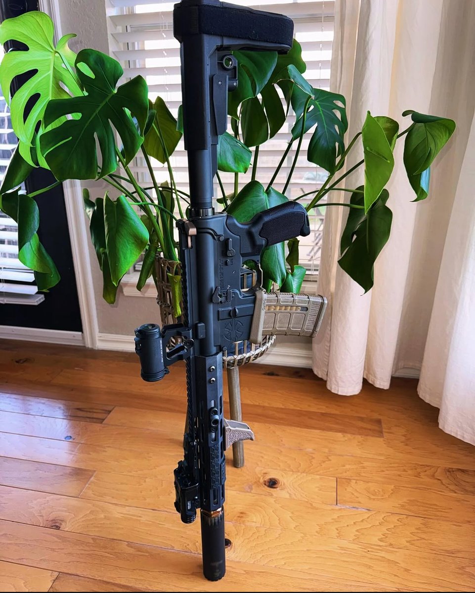 Give your build some serious attitude with our gas-busting charging handles in FDE, Black, Gray, and OD Green. Which color is making your setup pop?  🎨

📸: dguthrie798