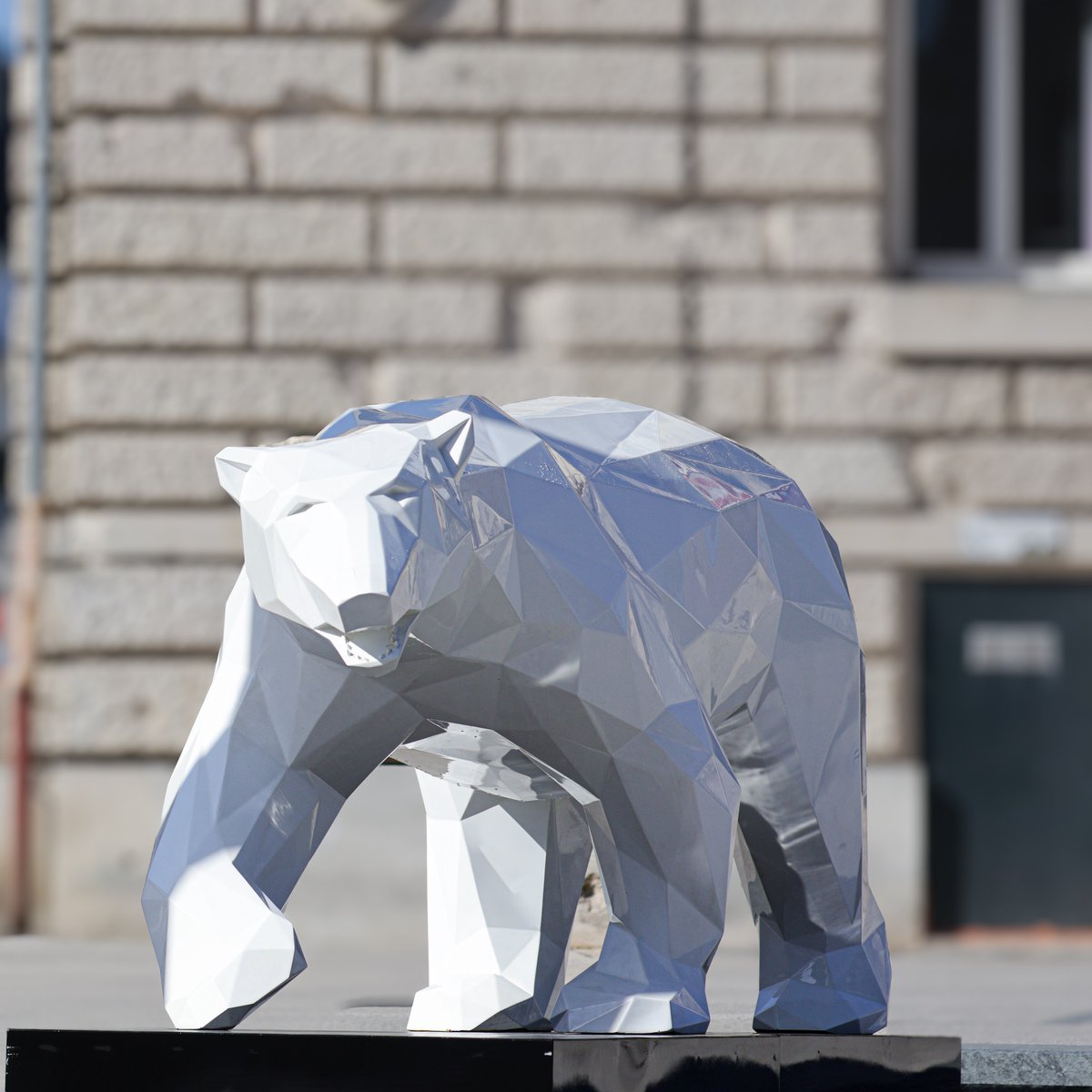 🐻‍❄️ Ours polaire, panthère et crocodile prolongent leur venue à Vernon !

Retrouvez l’univers de Richard Orlinski dans les rues de Vernon jusqu’au 31 décembre.

Vous pouvez retrouver : 

La panthère bleue - Place de Paris
L'ours polaire - Hôtel de ville
Le crocodile - Bords de