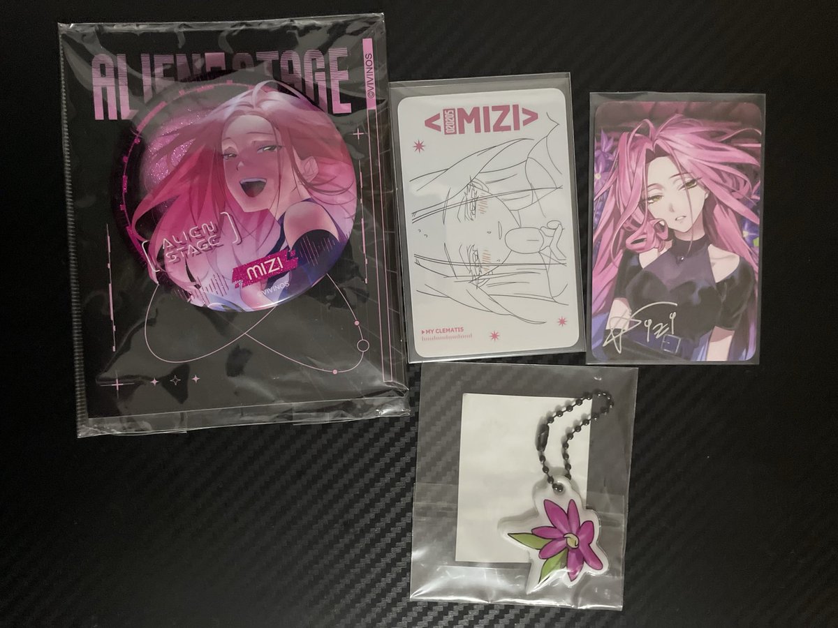 hinabns's tweet photo. wts lfb ph 🇵🇭 alien stage alnst merch

[MIZI Set] 

IPSTAR can badge, Drowning Bloom photocard &amp; flower keychain, Tragedy on Stage photocard
500php + lsf

- only stored indoors

dm/reply to claim
strictly no cancellation https://t.co/wc9UPVaBd0