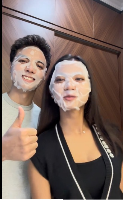 raidaniani's tweet image. maskeran ga cuma skincare, tapi juga quality time. contoh flavio william pake some by mi