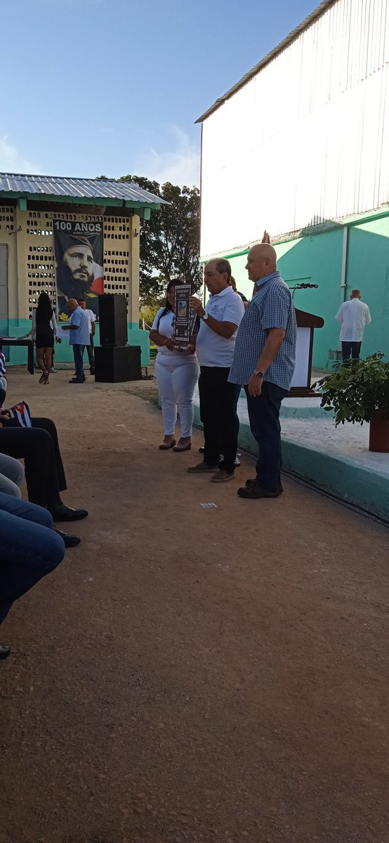 En 1977 realizando el II Congreso del Sindicato Agropecuario se acordó conmemorar el "3 de Octubre", el "Día del Trabajador Agropecuario", se celebró por primera vez en 1978.  #Mayabeque realizó hoy el acto nacional en la Emp. Pecuaria Genética del Este.
Felicidades Agropecuarios