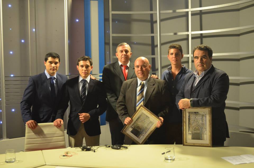 Enhorabuena, pregonero <a href="/JARodriguez_TV/">José Antonio R.</a> te lo mereces. Teníamos muchos años -y canas- menos, pero la amistad sigue inquebrantable mucho tiempo después. Por algo será. Un abrazo <a href="/JavierComasR/">Javier Comas</a> <a href="/pacorob44267408/">pacorobles</a> <a href="/EstebanRomeraTv/">Esteban Romera</a> <a href="/ACasadoV/">Antonio Casado</a> <a href="/manuroldansal/">Manuel Jesús Roldán</a> <a href="/F_Arguelles/">Fernando_Argüelles</a> <a href="/jesusromero/">Jesus Rivera</a>