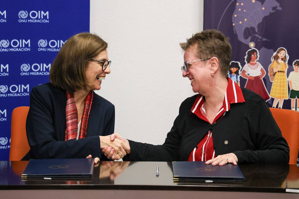 OIM_LAC's tweet photo. Firmamos un acuerdo de cooperación con @SGSISCA_SICA para fortalecer:

✅ Gobernanza migratoria
✅ Movilidad laboral y segura
✅ Intercambio de información

🌎 Un paso que refuerza nuestro compromiso de proteger a las personas migrantes y ampliar vías seguras de migración. https://t.co/1iAAYLFIF4