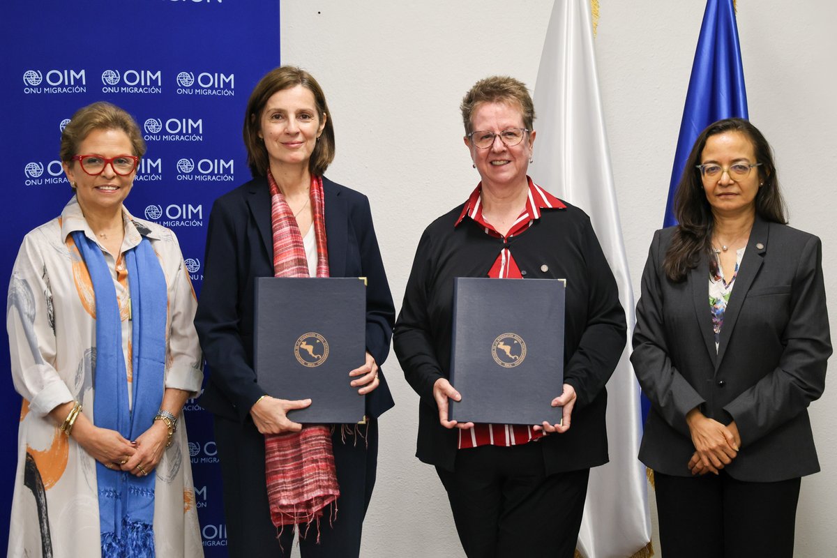 OIM_LAC's tweet photo. Firmamos un acuerdo de cooperación con @SGSISCA_SICA para fortalecer:

✅ Gobernanza migratoria
✅ Movilidad laboral y segura
✅ Intercambio de información

🌎 Un paso que refuerza nuestro compromiso de proteger a las personas migrantes y ampliar vías seguras de migración. https://t.co/1iAAYLFIF4