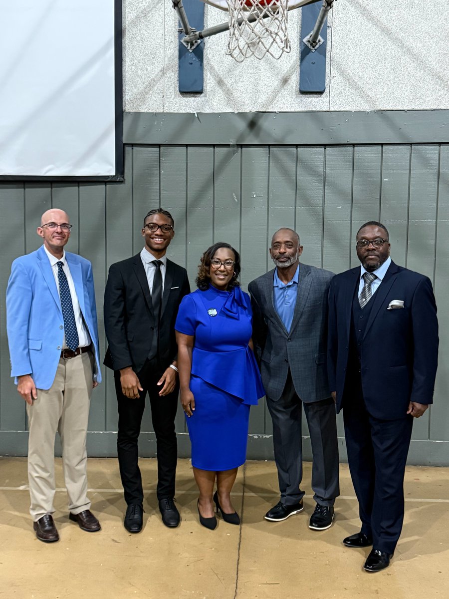kimadamsforva's tweet photo. I had a great time with the residents of Surry County who came out to Tuesday’s Meet the Candidates Forum. A special thank you to those who helped plan this nonpartisan event including members of our local Divine 9 Fraternities and Sororities! #Flip82Blue https://t.co/18xj6OvpDW