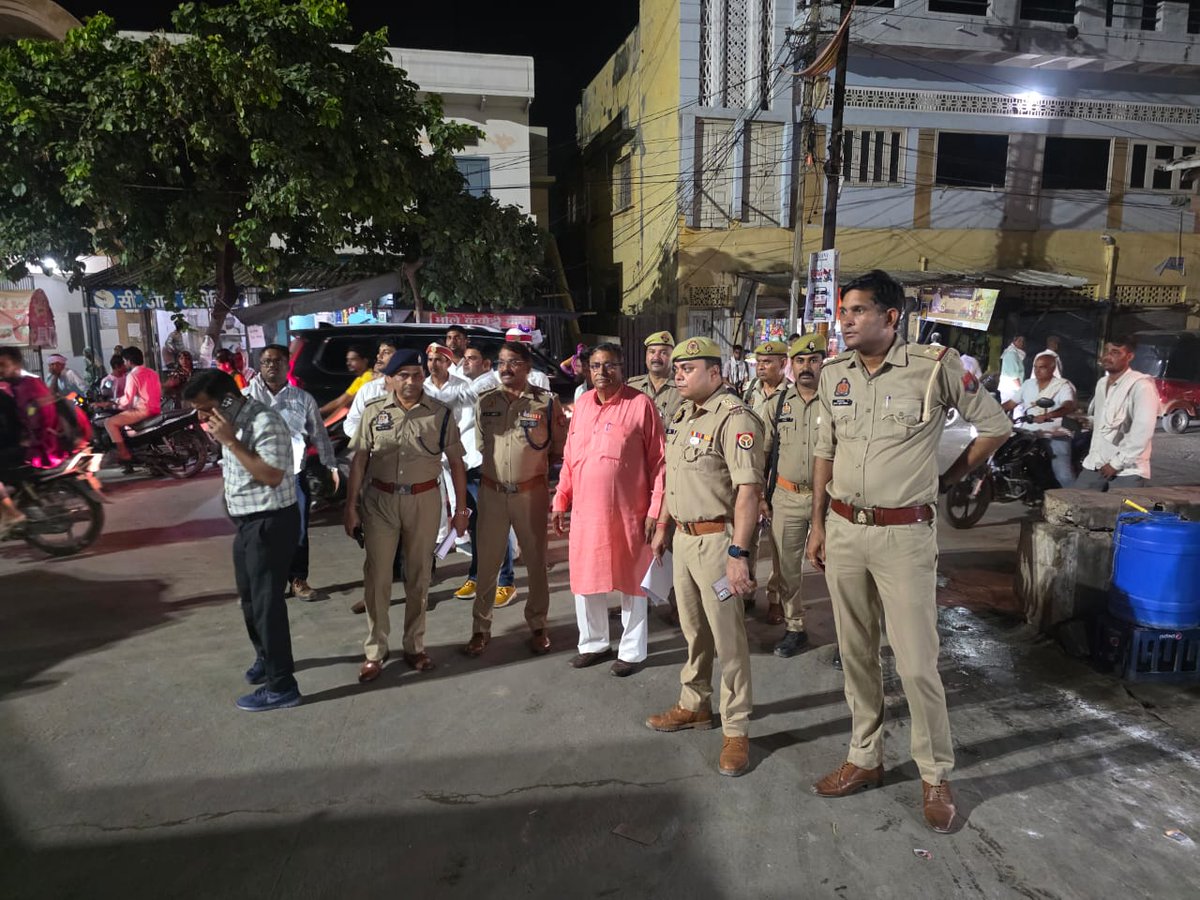 mathurapolice's tweet photo. *थाना कोसीकलां क्षेत्रान्तर्गत श्रीरामलीला आयोजन के क्रम में adm(e) मथुरा, ADM मथुरा, #SP_RURAL, @sdm_chhata, #co_chhata, #co_goverdhan #co_trraficmta व थाना प्रभारी कोसीकलां द्वारा पुलिस बल के साथ मिलाप शोभा यात्रा मार्ग का भ्रमण कर निरीक्षण किया गया। https://t.co/E9gPMDUO3R