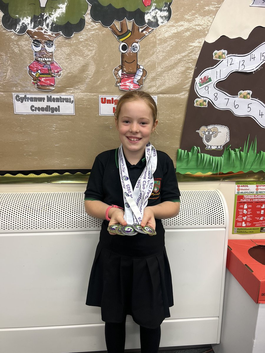 Dosbarth Gwennol (@dgwennol) on Twitter photo Disgyblion iach a hyderus! Healthy, confident pupils! Da iawn chi ferched🏅 <a href="/YsgolLlanhari/">Ysgol Llanhari</a> Disgyblion iach a hyderus! Healthy, confident pupils! Da iawn chi ferched🏅 <a href="/YsgolLlanhari/">Ysgol Llanhari</a>