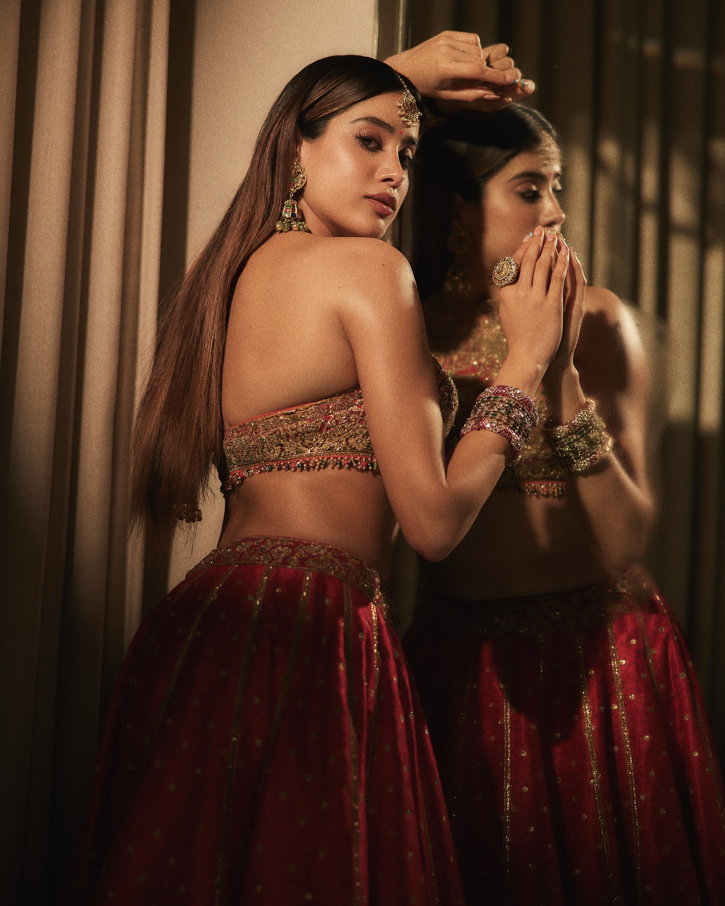 G2WevJcbgAAiK_C?format=jpg&name=large