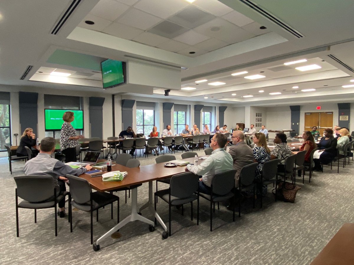 #SCTEACHER presented to the <a href="/CharlestonCoun1/">Charleston County School District</a> Teacher Retention Task Force, sharing recent #eddata findings.

We're grateful to work alongside district leaders who continue to engage with district-level &amp; state-level data on SC #teacherworkingconditions.

#sc #k12
