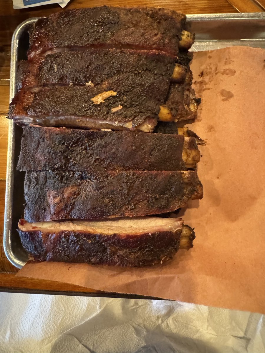 spartyryanh's tweet image. Getting my @MeatBBQ Therapy before the @MSU_Basketball Midnight Madness🤘🏻🍖💚🤍🏀