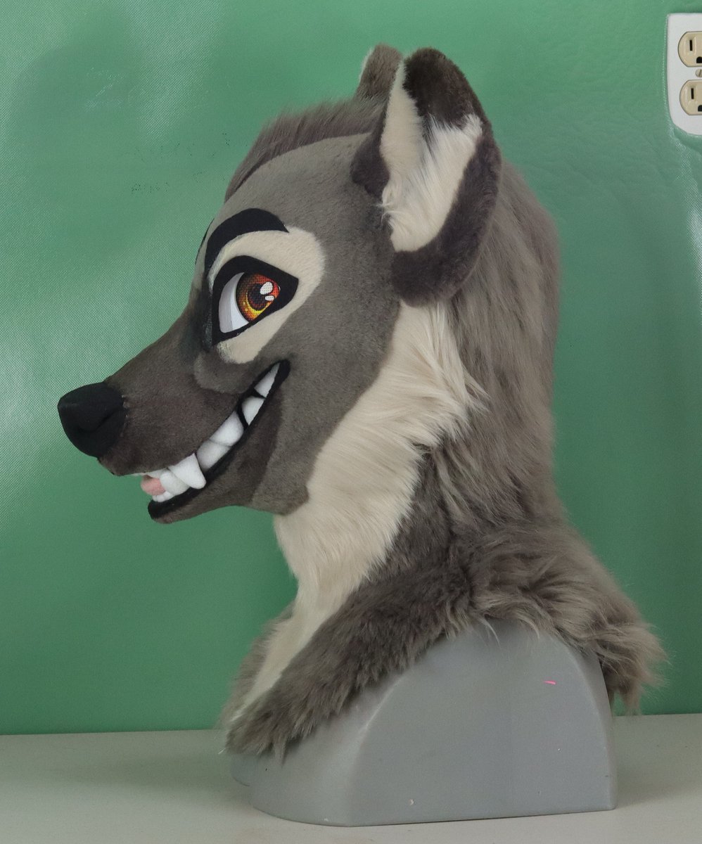 feralfacade's tweet photo. Hyena fursuit head for s@le! Squishy gyroid tpu base with spacer mesh  liner makes it very soft, light and breathable. Adjustable to fit up to a  24In head 

 800 +shipping (US Only) 

#furries #furry #fursuit #fursuitmaker #FursuitFriday https://t.co/iVw1o3bZaa