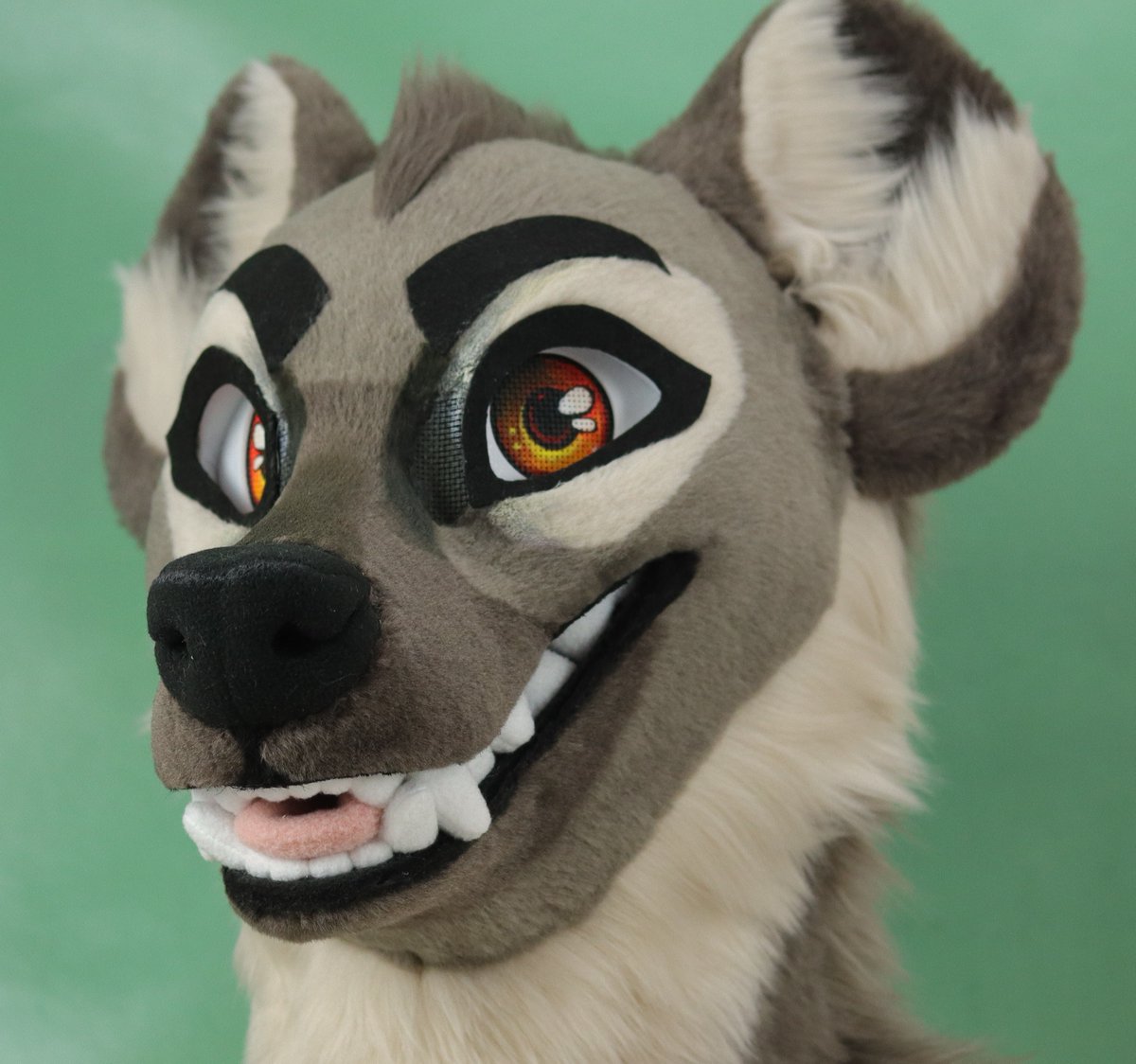 feralfacade's tweet photo. Hyena fursuit head for s@le! Squishy gyroid tpu base with spacer mesh  liner makes it very soft, light and breathable. Adjustable to fit up to a  24In head 

 800 +shipping (US Only) 

#furries #furry #fursuit #fursuitmaker #FursuitFriday https://t.co/iVw1o3bZaa
