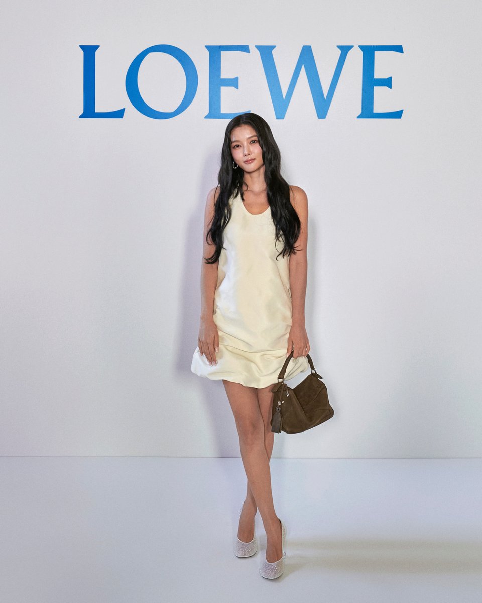 Youjung Kim arrives at the LOEWE Spring Summer 2026 women's runway show by Jack McCollough and Lazaro Hernandez.  

#LOEWE