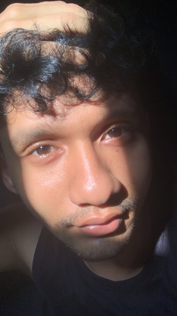 Hati” nih sama akun @datemepwesss dia aslinya cowo, kosannya di mampang deket bluebird😂