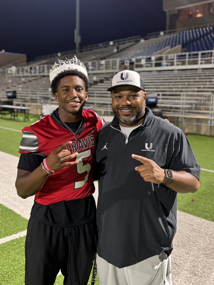 MickensJay's tweet image. I would like to introduce Kang Davis!  - my guy is winning on and off the field 💯 #HocoKing #KDK #ProtectU 
@htxdavis @TheProtectUCrew @vypehouston @on3 @Rivals