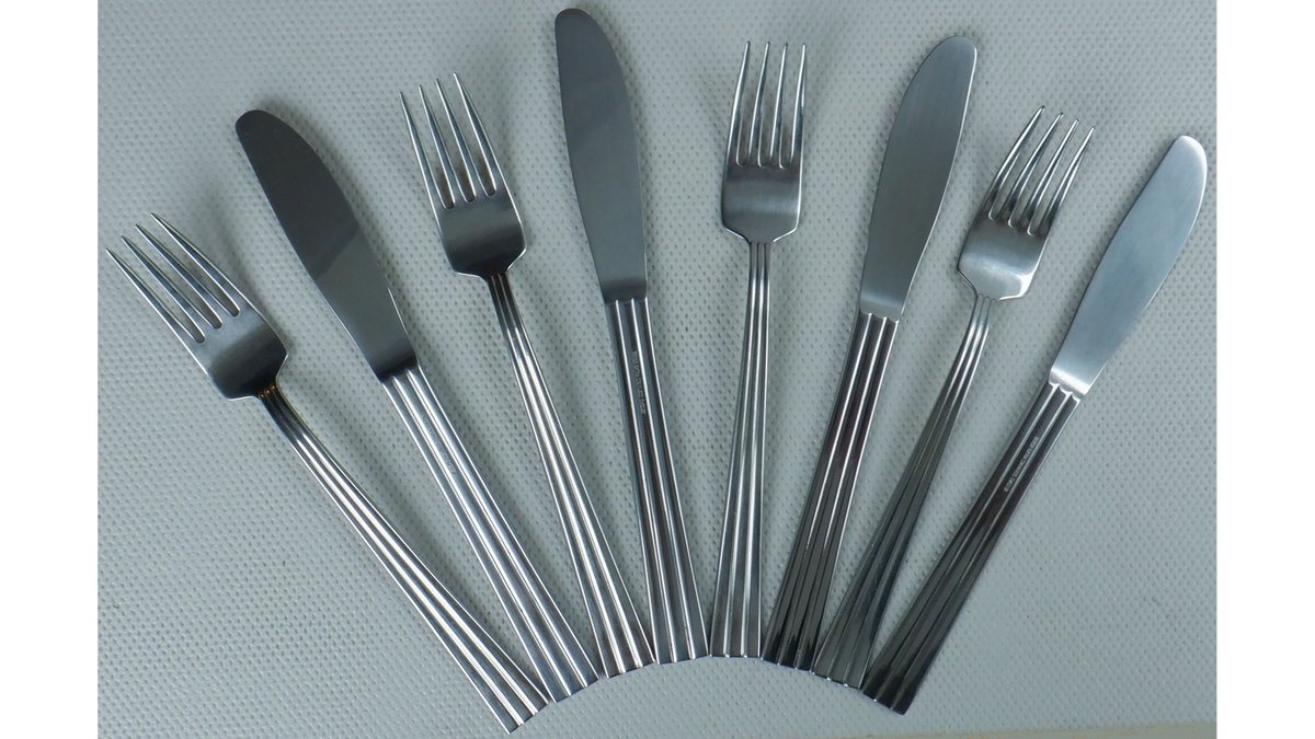 4 vintage stainless steel dessert knives &amp; forks. Made in Sweden by Gense.  Part of the 'Thebe' range designed by Folke Arström. 🍴🇸🇪

🛒 ebay.co.uk/itm/1774028676…

#Vintage #VintageFind #VintageFriday