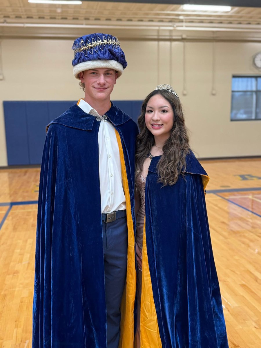 Congratulations to Taylor Billings on being Homecoming King today.  Representing <a href="/HeelanGolf/">Heelan Golf</a> well.  ⛳️🤴
