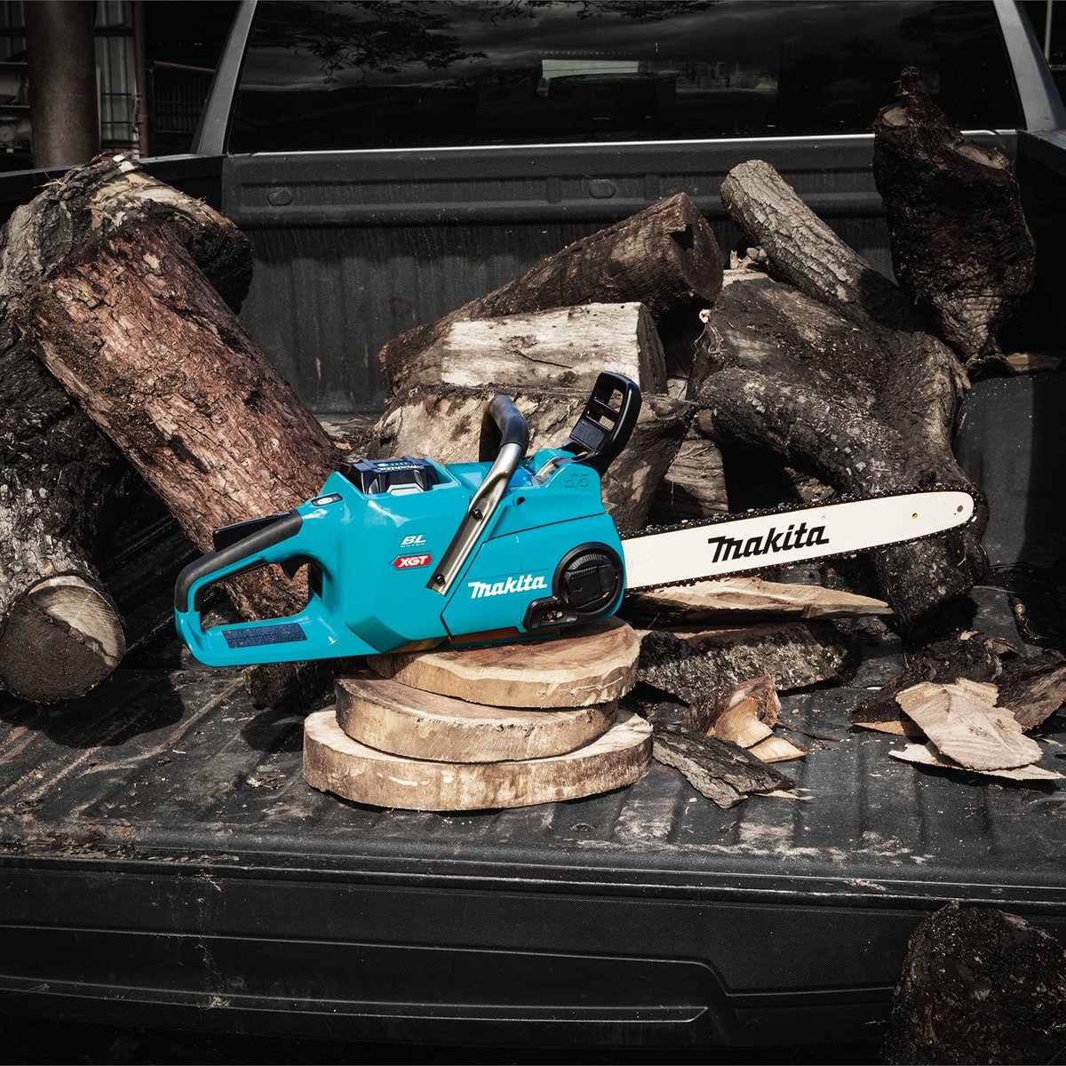 MakitaTools's tweet image. Fall is right around the corner so get ready with all the XGT Outdoor Power Equipment needed to handle cutting, pruning, limbing, and clean ups. Get an ideal line-up with a blower, and a chain saw.
#makitatools #makitausa #makitaxgt