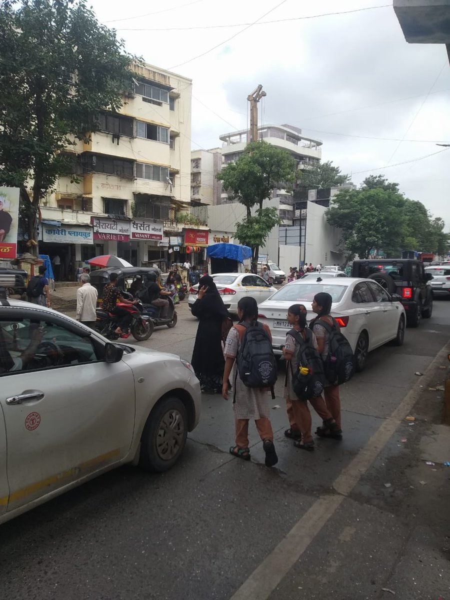 SNetawane13327's tweet photo. Subject: Request for Construction of Speed Breaker in Our Area

This creates danger for pedestrians, school children, and senior citizens.Several near-miss accidents have already taken place here.
Vakola bridge opp Patuck collage https://t.co/49TSTpcMes