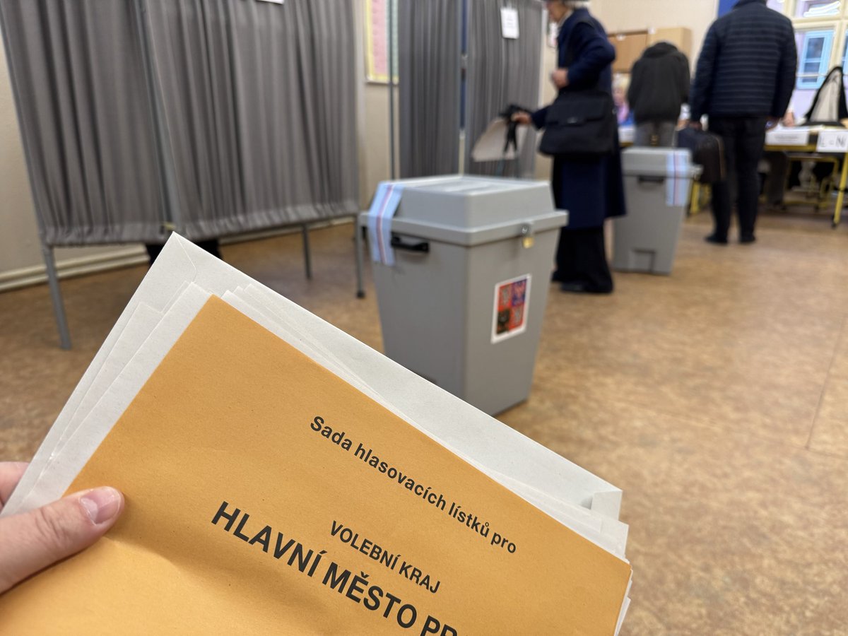 To, že to Fiala, Stanjura a Blažek pos..li, ještě neznamená, že si radost z voleb nechám pos..t taky.
Je to teda letos peklo, kandidátky nic moc. 
Ale když vyloučím Babiše, komouše a extremisty, tak je pořád z čeho vybírat (či kroužkovat).
Jděte k volbám. A hodně štěstí.
🍀