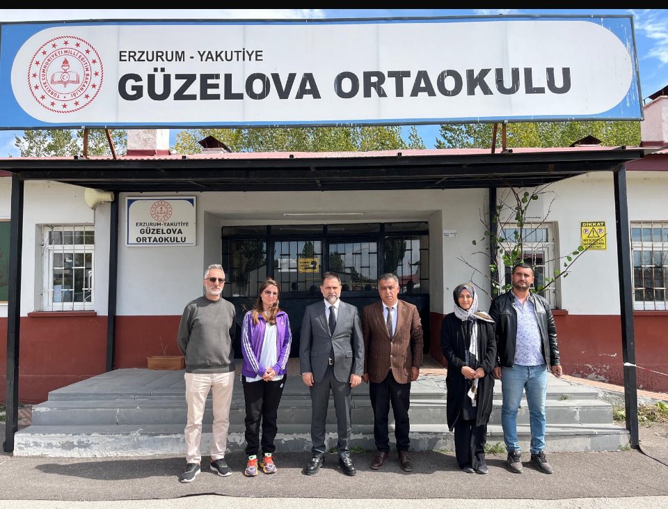 Yakutiye belediye başkanım  Sayın Mahmut Uçar okulumuz  Güzelova ortaokulunu ziyaret etti. Okulumuza gösterdiği ilgi ve alaka için kendisine okulumuz adına teşekkür ederim.