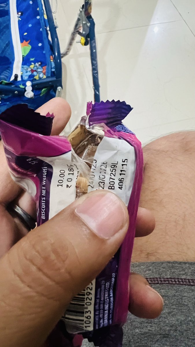 smtsumit07's tweet photo. Hi @BritanniaIndLtd i dint know that your product gets expires before date. I open your jim jam biscuit and show bugs and fungus inside the seal package biscuit.
Manufacture date is 24/07/25 and expires date is 23/01/26.
How many time ate simply without looking into the package. https://t.co/KmefSNKSM0