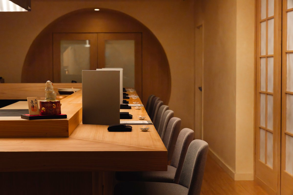 We’re thrilled to open Omakase Room by Tadayoshi in DC’s Penn Quarter 🍣

Michelin-starred Chef Tadayoshi Motoa serves a 20-course Omakase menu featuring fish flown directly from Tokyo.

Reserve your seat today: omakaseroom.com✨