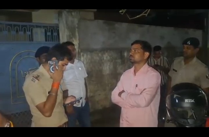 💟 BPSC TRE 4 💟 
     आश्चर्य होता है ,ये सब खबर सुनकर 
 <a href="/NitishKumar/">Nitish Kumar</a> के राज में छात्र नेता दिलीप को 4 अक्टूबर को होने वाले आंदोलन से पहले ठीक इस तरह गिरफ्तार करना क्या लोकतंत्र की हत्या नहीं है।
✅ क्या ये जंगल राज नहीं है?
✅ कब तक आवाज दबाइएगा <a href="/NitishKumar/">Nitish Kumar</a> जी!
✅ TRE 4.0 आपके