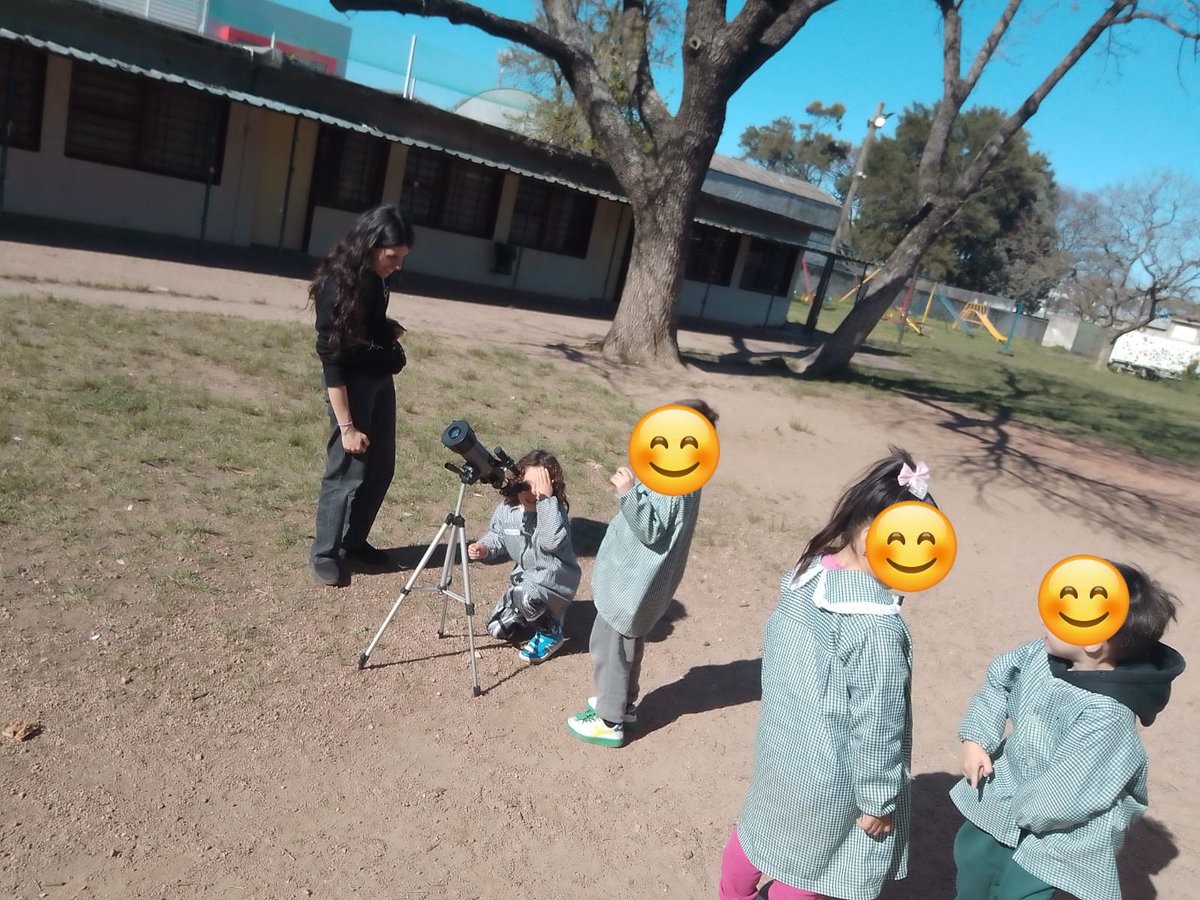 oalmuruguay's tweet photo. Visitamos la Escuela n° 36 Bélgica en el marco de las 100 horas de Astronomía; realizando un taller sobre Sol y observación solar con nivel 4 y 5 preescolar del turno matutino.
¡Hermosa experiencia!
#100HoursOfAstronomy
#IAUoutreach
@dicytmec @MEC_Uruguay https://t.co/uD9j0VNgDS