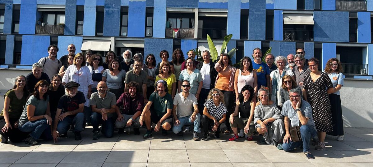 ceesc_cat's tweet photo. Tanquem la setmana del #DiaES compartint dinar amb "la gent que mou el CEESC"💙

Qui ens representa, qui forma part dels col·lectius, comissions i comitès, membres de la Junta... Els qui hi posen la veu i el cos.

La vostra força és la que ens  avançar!

#educaciósocial #somCEESC https://t.co/Pwc9feO7Jm