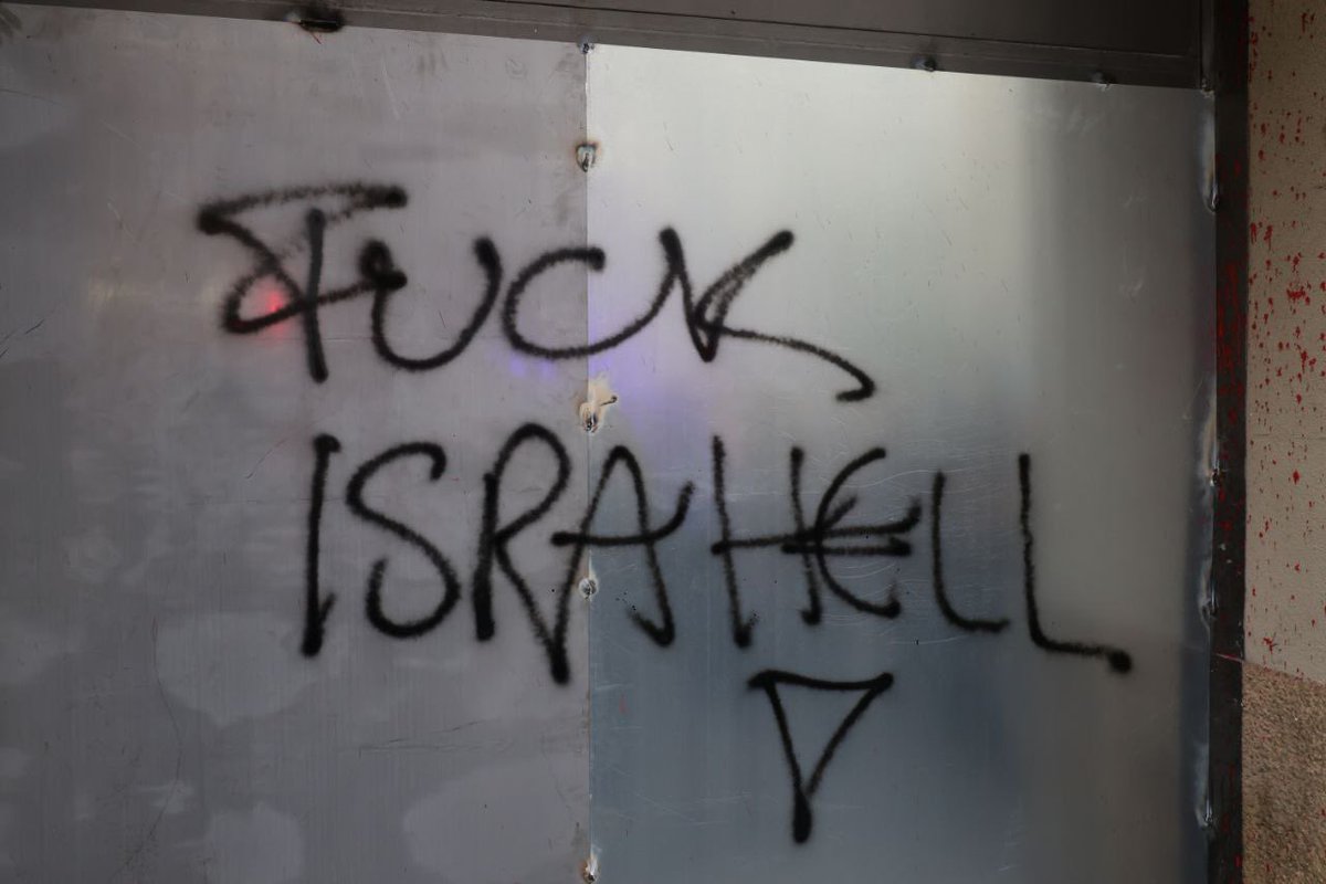 Arran_jovent's tweet photo. Boicots, acció directa i que quedi MOLT CLAR que qui és còmplice ho ha de pagar CAR. 

Boicot Israel! 🔥 https://t.co/m7GWACLgjt