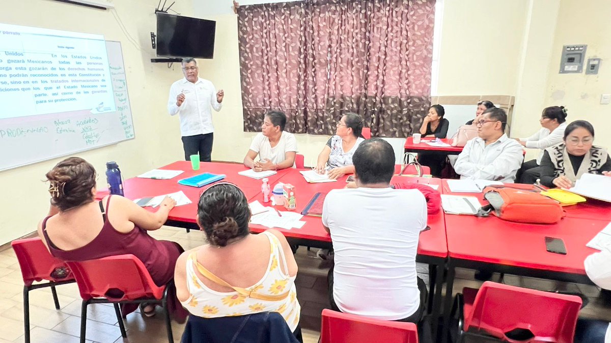 DH_IEEPO's tweet photo. #PorUnOaxacaConMejorEducación el IEEPO capacitó a más de 1,000 docentes, madres, padres de familia y estudiantes sobre la prevención de la violencia escolar, crianza positiva y difusión de los derechos de la niñez y adolescentes.

#UnPuebloTransformandoSuHistoria https://t.co/CIl2kup1hQ