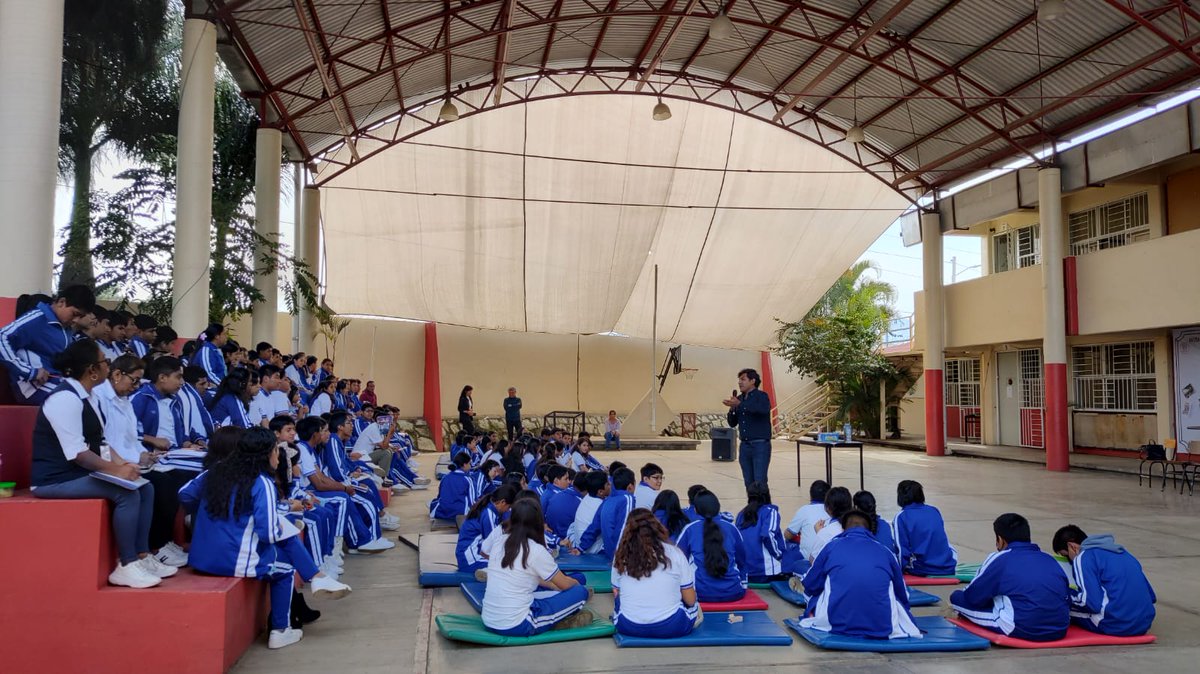 DH_IEEPO's tweet photo. #PorUnOaxacaConMejorEducación el IEEPO capacitó a más de 1,000 docentes, madres, padres de familia y estudiantes sobre la prevención de la violencia escolar, crianza positiva y difusión de los derechos de la niñez y adolescentes.

#UnPuebloTransformandoSuHistoria https://t.co/CIl2kup1hQ