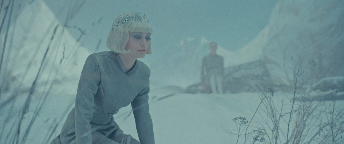 Marion Cotillard is nothing short of mesmerizing in Lucile Hadžihalilovic's THE ICE TOWER. This Berlinale prize-winner is now in theaters, offering a vision of cinema as nightmare, perhaps an evil divinity. 

Here's my review, for The Film Experience:

thefilmexperience.net/blog/2025/10/3…