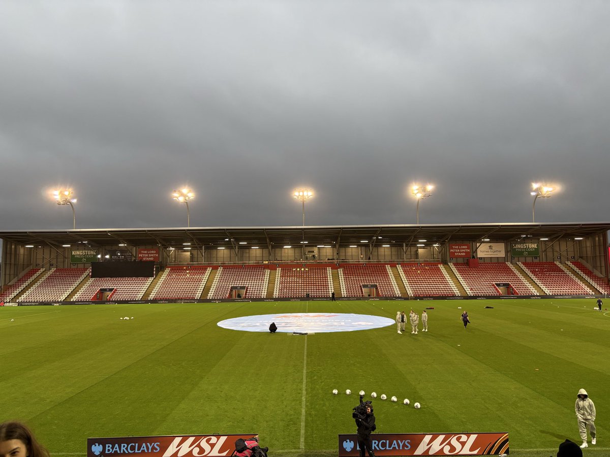 Man Utd XI to face Chelsea

Tullis-Joyce; Riviere, Le Tissier, Janssen, Sandberg; Zigiotti Olme, Miyazawa; Park, Toone, Rolfo; Terland.

Back up to a full bench. Hannah Blundell among the subs for the first time since her pregnancy and maternity leave. Simi Awujo also fit and
