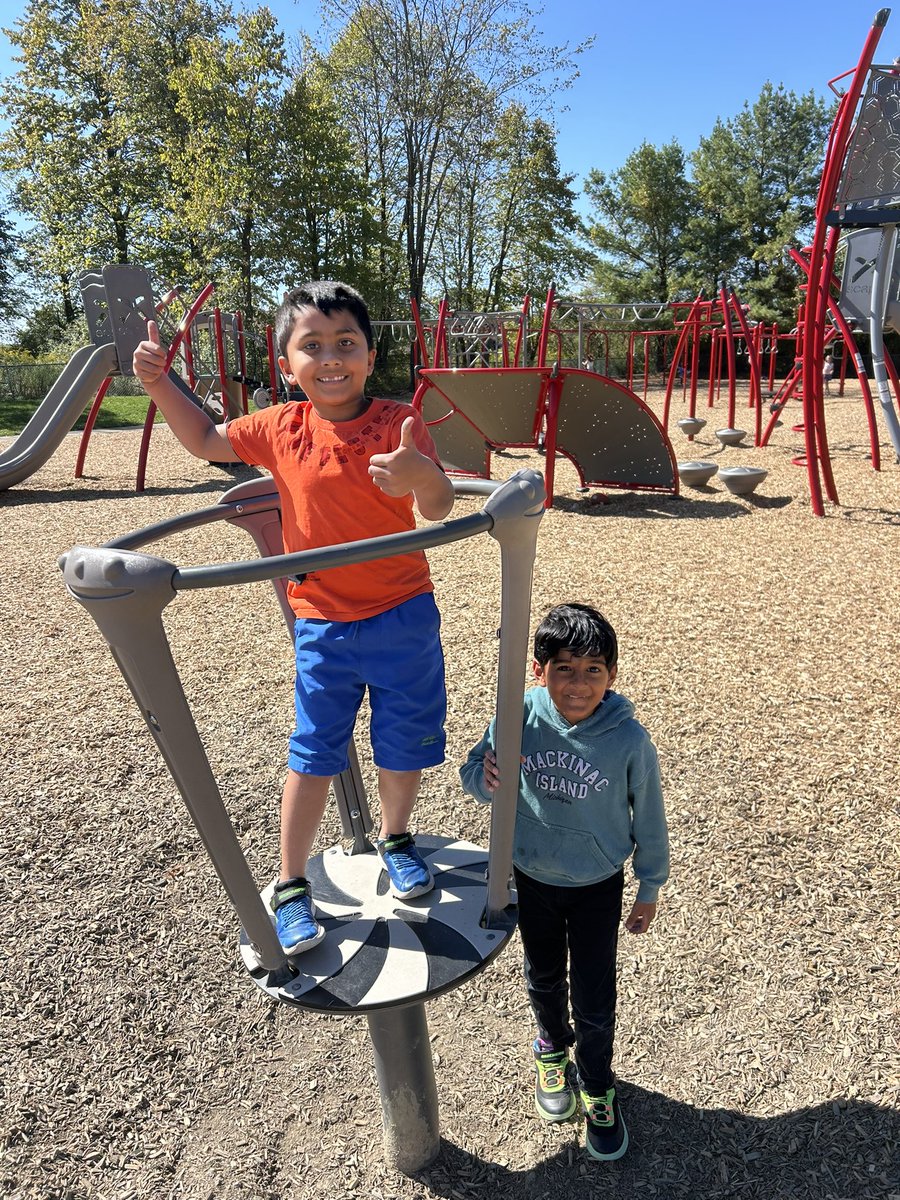 MrsMelissaYoder's tweet photo. Nothing but smiles ❤️💙 https://t.co/0bHxISTd5Y