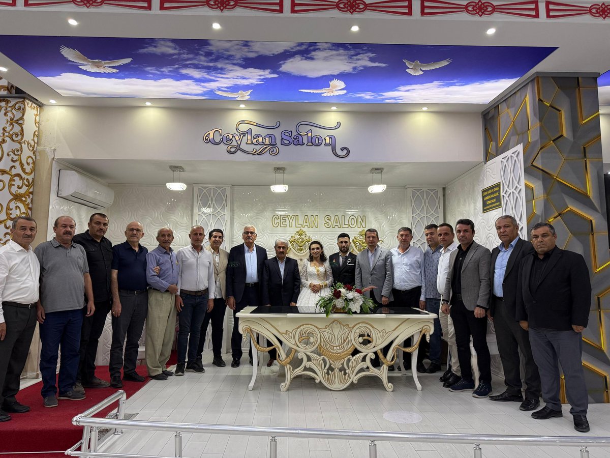 📍Ceylan Düğün Salonu 

Merkez İlçe Yönetim Kurulu Üyemiz Şeyh Mehmet Ekinci’nin oğlu Şevket ile Figen ailesinin kıymetli kızlarının düğün törenlerine katılarak nikah şahitliği yaptık. Değerli Merkez İlçe Yönetim Kurulu üyelerimizle birlikte bu mutlu günlerinde kendilerini yalnız