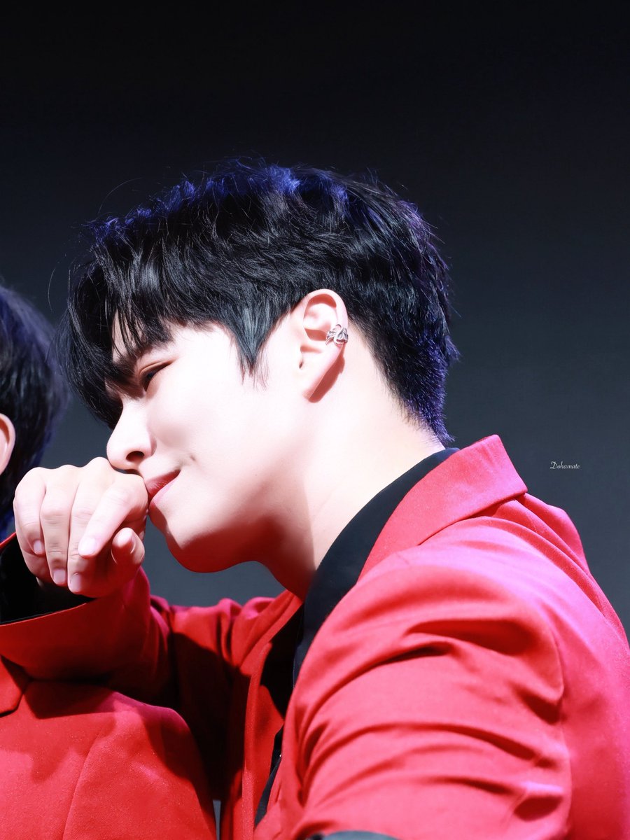 btw1326's tweet photo. 250928
XD Doha
AFTERGLOW in TOKYO
CREAM LIVE ASAKUSA 2부
도하✨🥰
#xd #wished #fallingstar #showcase
#엑스디 #doha #도하 #朴塗荷 #박도하 https://t.co/uvLYfBudQU