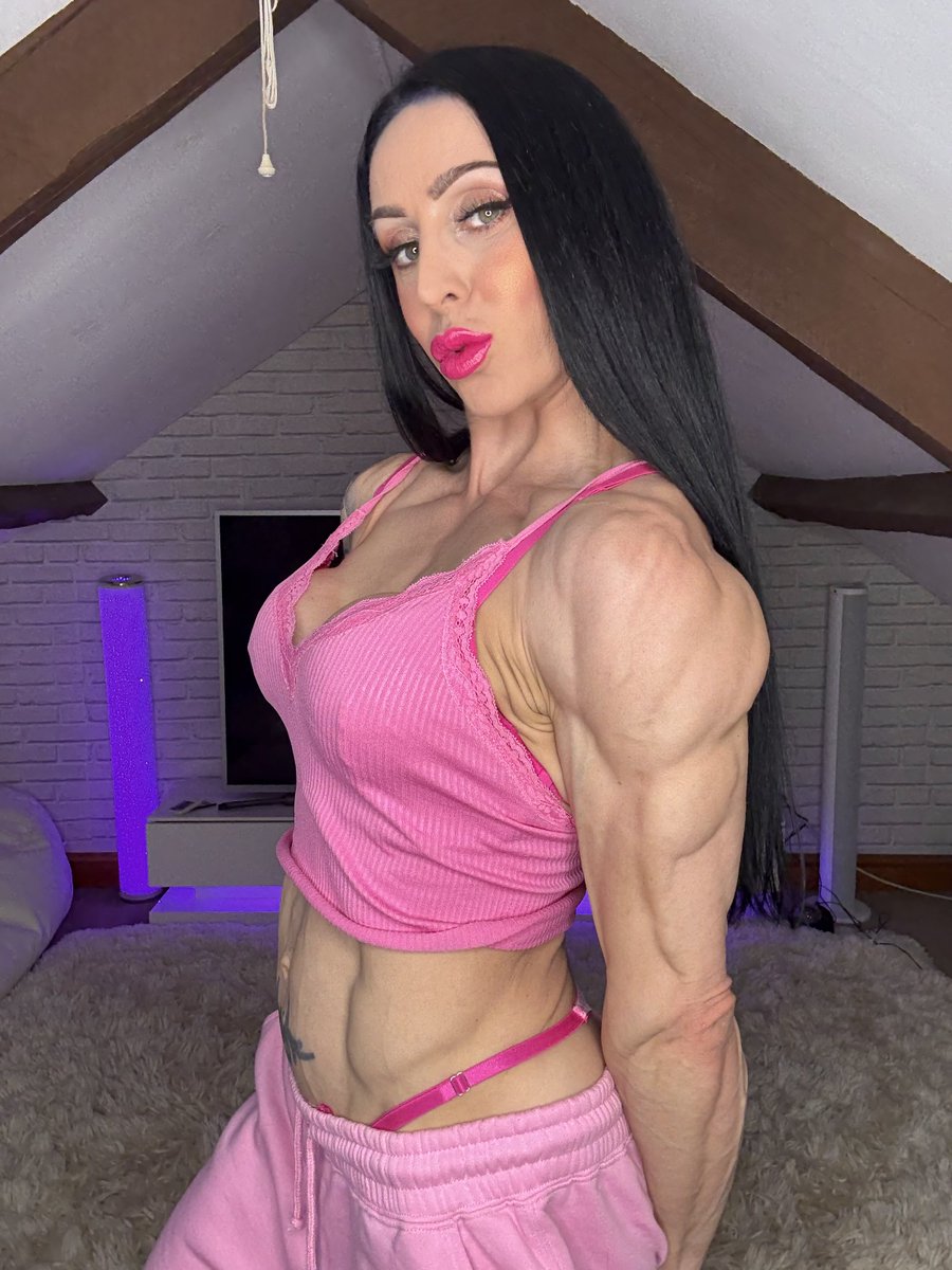 rebeccajade83's tweet image. If Barbie was a bodybuilder 😘💪🏻💖