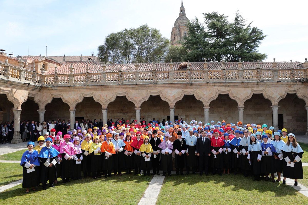 🧡🎾❤️Hoy hemos vivido un acontecimiento histórico en nuestra casa, la <a href="/usal/">Universidad de Salamanca</a>👏🏻La investidura de <a href="/RafaelNadal/">Rafa Nadal</a> como #DoctorHonorisCausa.Una distinción que con #Humildad y #Orgullo ha recogido en nuestro histórico #Paraninfo

Vamos Rafa!💪🏻🎾
Vamos <a href="/EconomiaUsal/">Economía y Empresa</a>!💪🏻🧡
Vamos <a href="/usal/">Universidad de Salamanca</a>!💪🏻❤️