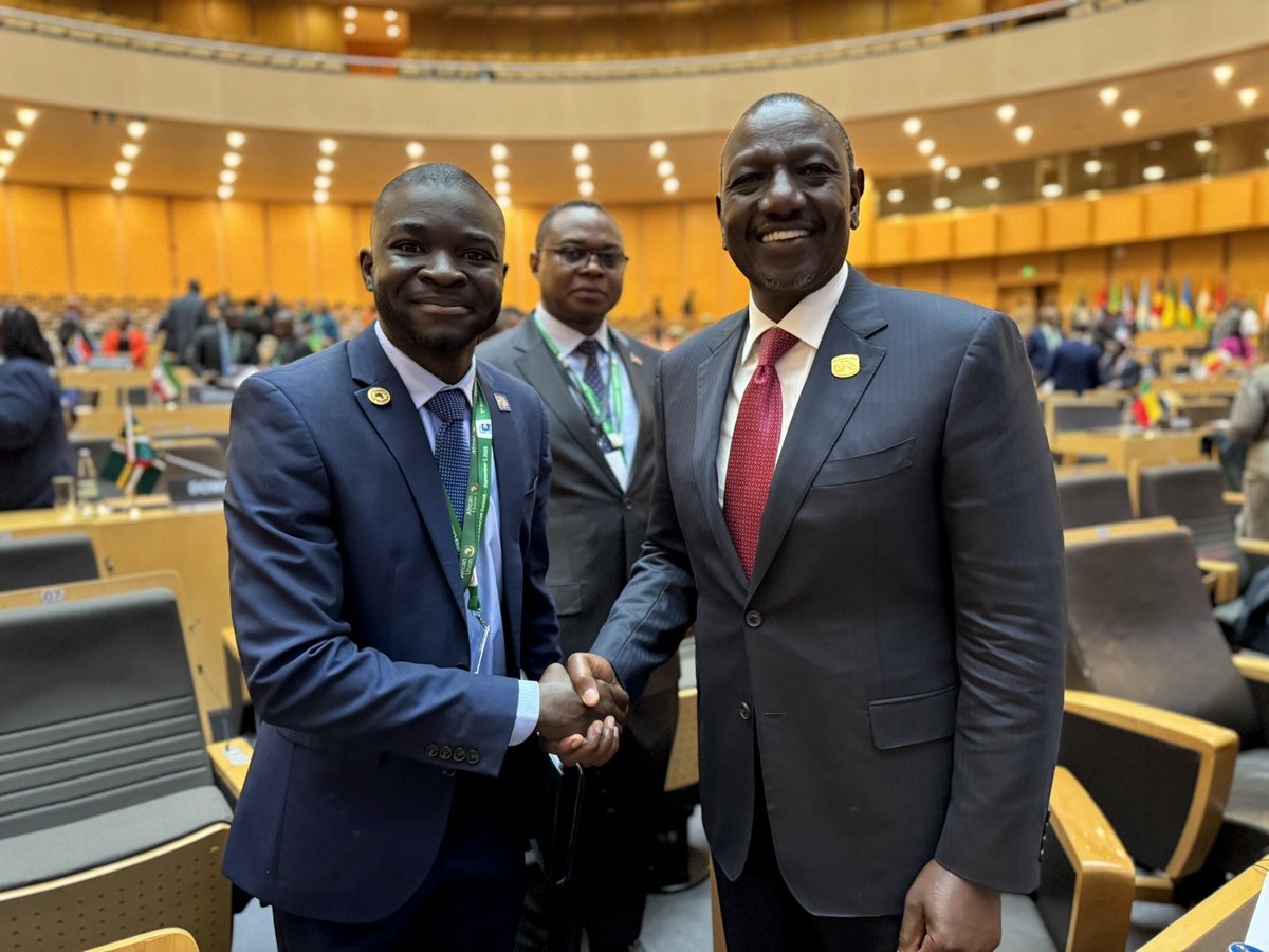 FelixFomengia's tweet image. It was an honor to meet H.E. @WilliamsRuto, President of The Republic of Kenya 🇰🇪, and to speak briefly. 

The 2nd Africa-CARICOM Summit brought together African nations, Caribbean states, and the global African diaspora to strengthen unity, deepen integration, and jointly pursue…