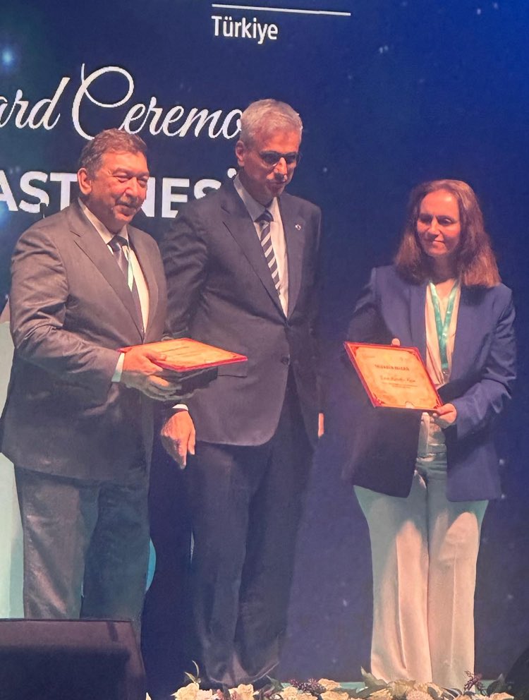 makifseylan's tweet photo. Geleneksel ve Tamamlayıcı Tıp uygulamaları konusunda Türkiye genelinde en başarılı 10 hastaneden biri seçilen Silivri Devlet Hastanesi ve bizleri plaket ve teşekkür belgesiyle onurlandıran Sağlık Bakanımız Prof.Dr.Kemal Memişoğlu’na teşekkür ederim. https://t.co/Ohi5lFAkyT