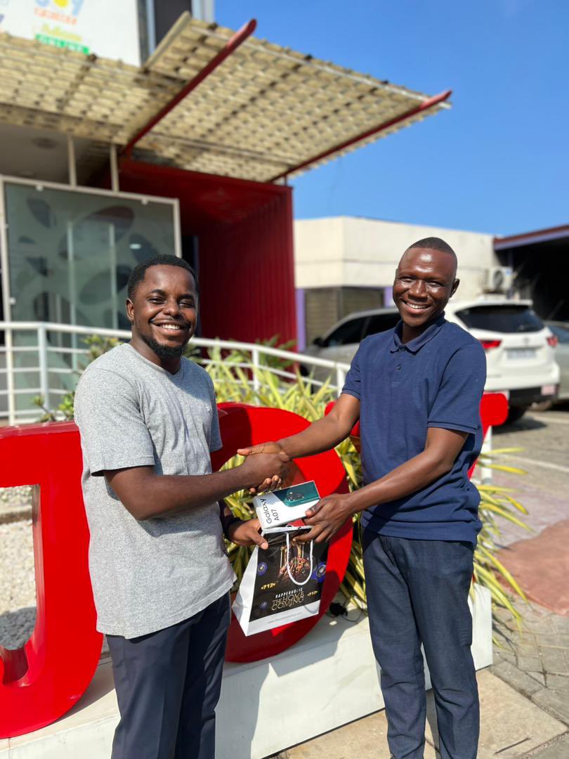 JoySportsGH's tweet photo. #JoyUCL commentary predict and win

Congratulations to Kojo Nyame, who stopped by to pick up his brand-new Samsung Galaxy A07, courtesy of @luckiestafrica *712#.

There are more exciting things coming your way. #JoySports https://t.co/n7FtypVZO3