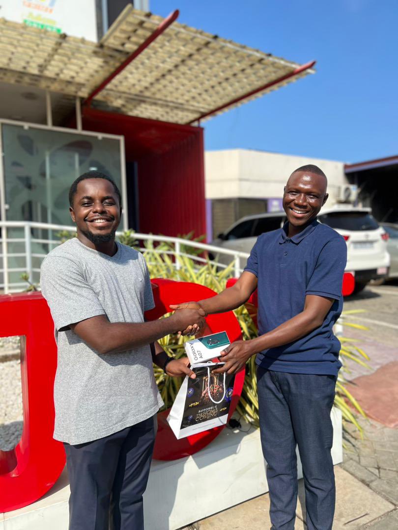 JoySportsGH's tweet photo. #JoyUCL commentary predict and win

Congratulations to Kojo Nyame, who stopped by to pick up his brand-new Samsung Galaxy A07, courtesy of @luckiestafrica *712#.

There are more exciting things coming your way. #JoySports https://t.co/n7FtypVZO3