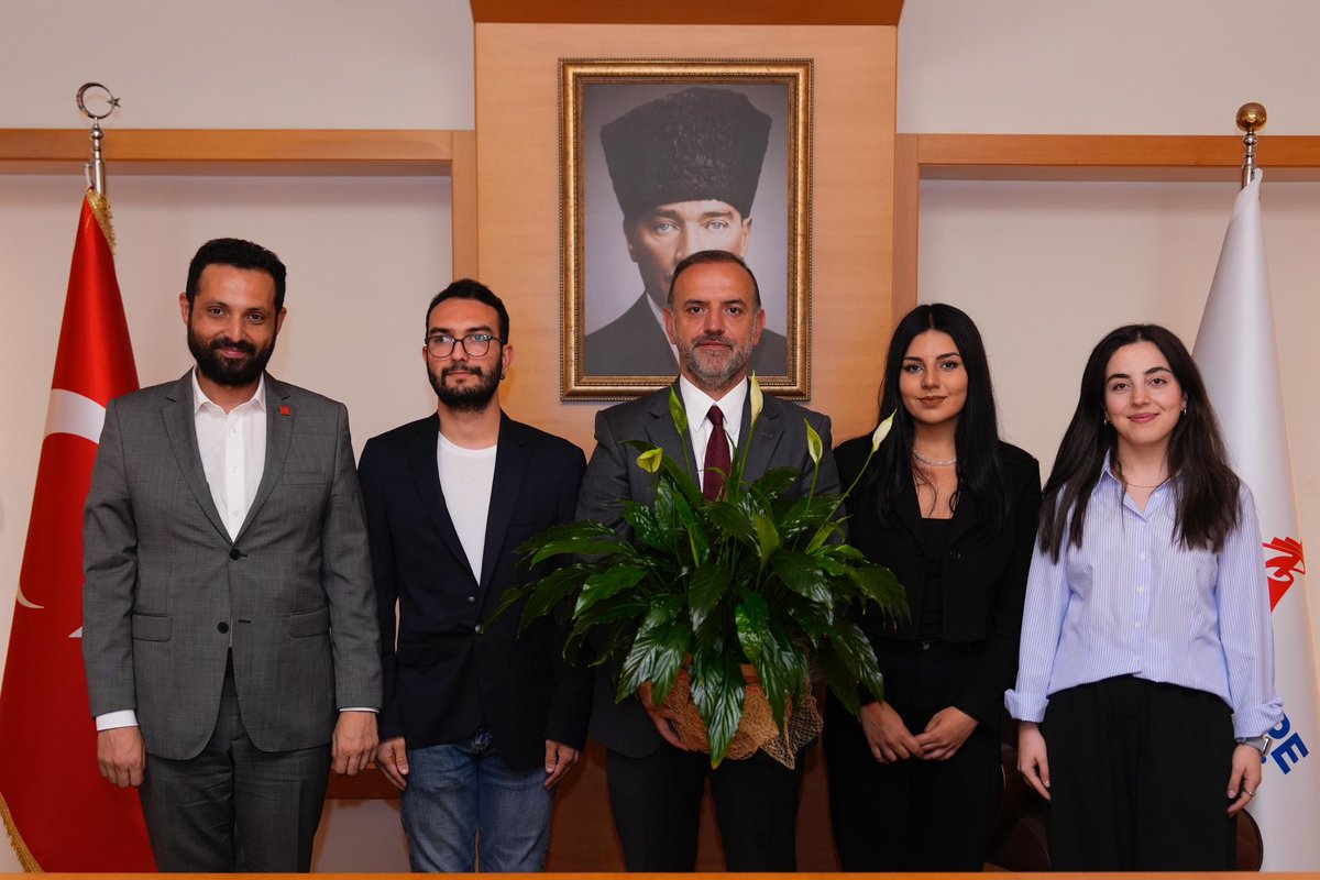 İlçe yöneticilerimizle birlikte Belediye Başkanımız Sayın Alper Yeğin’i ziyaret ettik. Sancaktepemizin geleceği için durmadan, omuz omuza çalışmaya devam edeceğiz. İlçemizi hak ettiği aydınlık yarınlara hep birlikte taşıyacağız.