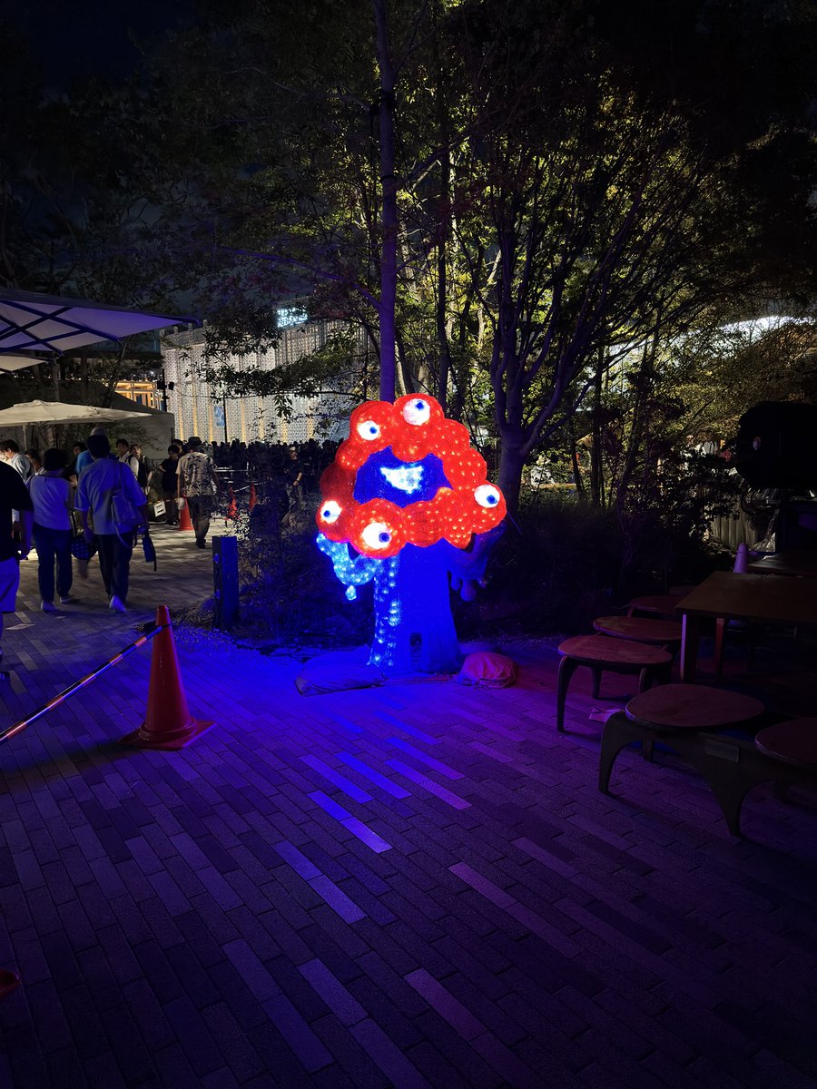 watabe_C0727's tweet photo. 万博また行きてぇなぁチケットさえあれば気合いで行って来れるのに、どうにも無理だな
チケット手に入れても予約取る時間無いか
もっと早い時期に行っておくべきだったな、
久々にただ楽しいと思えた。
  #大阪関西万博2025 https://t.co/YrKe4aG1r7