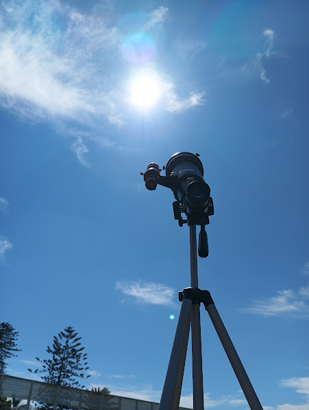 oalmuruguay's tweet photo. En el marco de las 100 horas de Astronomía visitamos el Colegio San Pablo, en coordinación con el profe Alfredo Suescun, realizando observación solar abierta para estudiantes y docentes.
#100HoursOfAstronomy #IAUoutreach @dicytmec @MEC_Uruguay https://t.co/fWtWFVoTOi